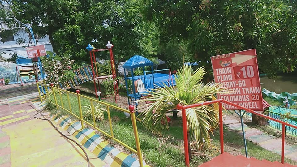 children playing in Asramam Park in Kollam
